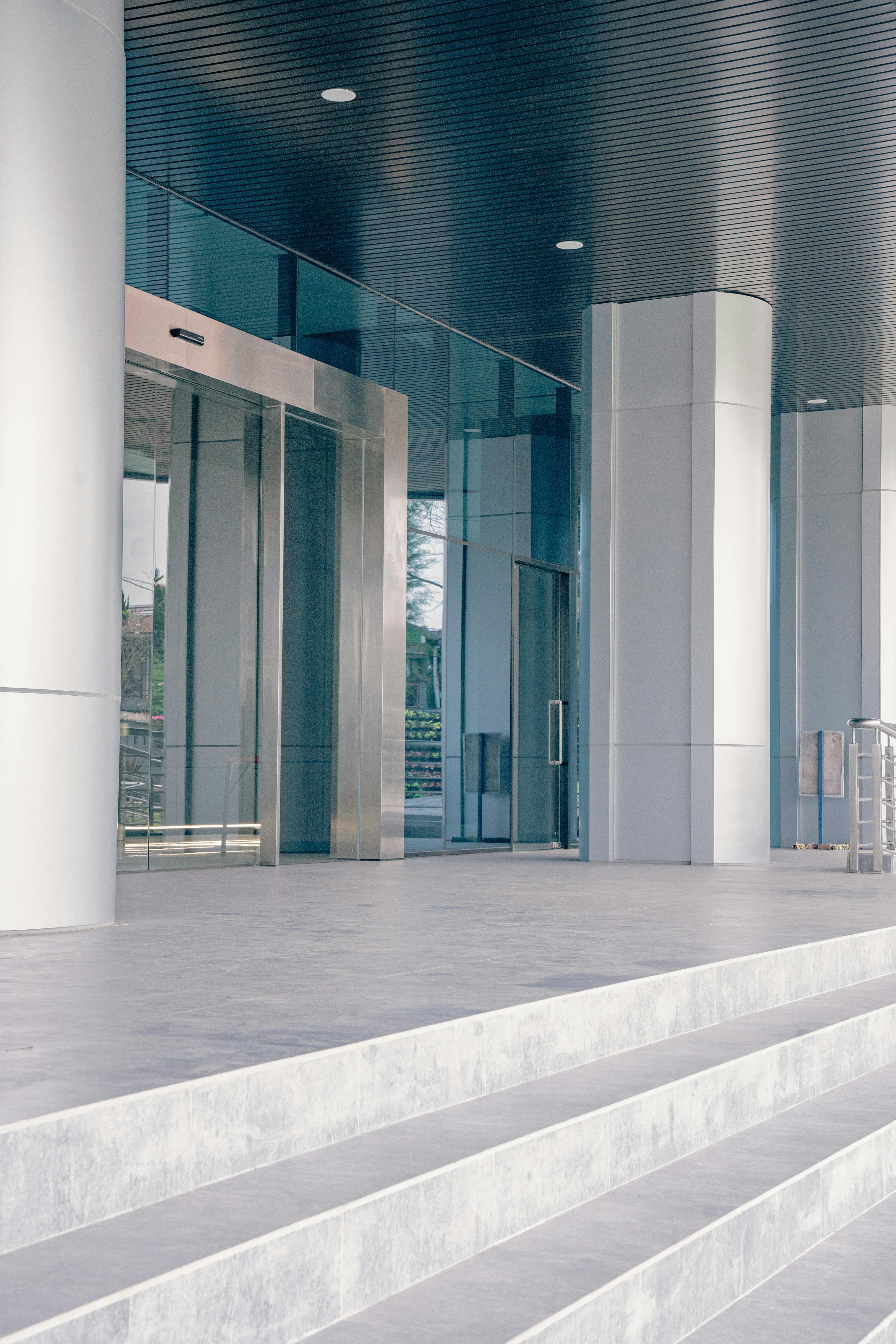 Spider Glazing and Automatic Doors
