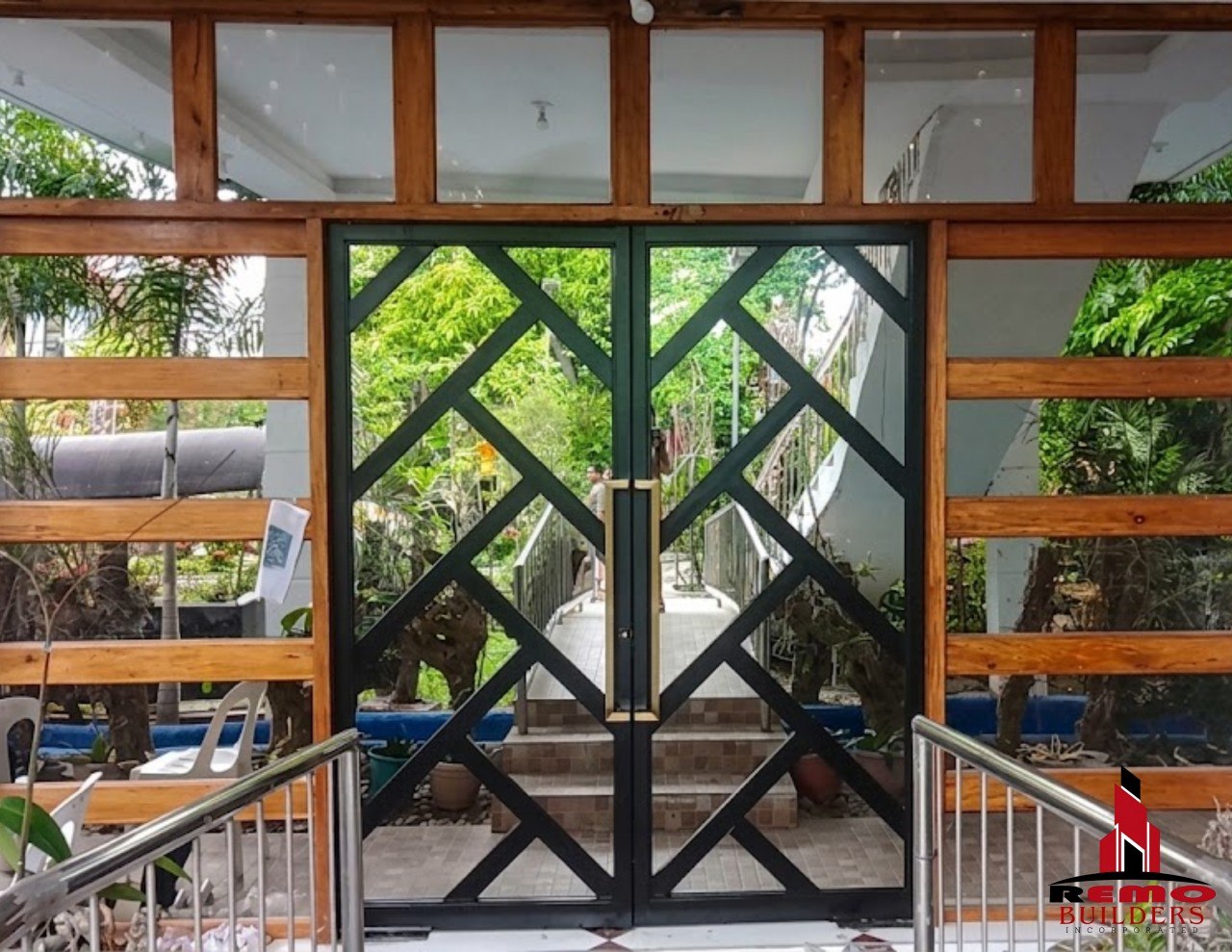 Aluminum Analoc Frame Double Swing Door with Gold Handle
