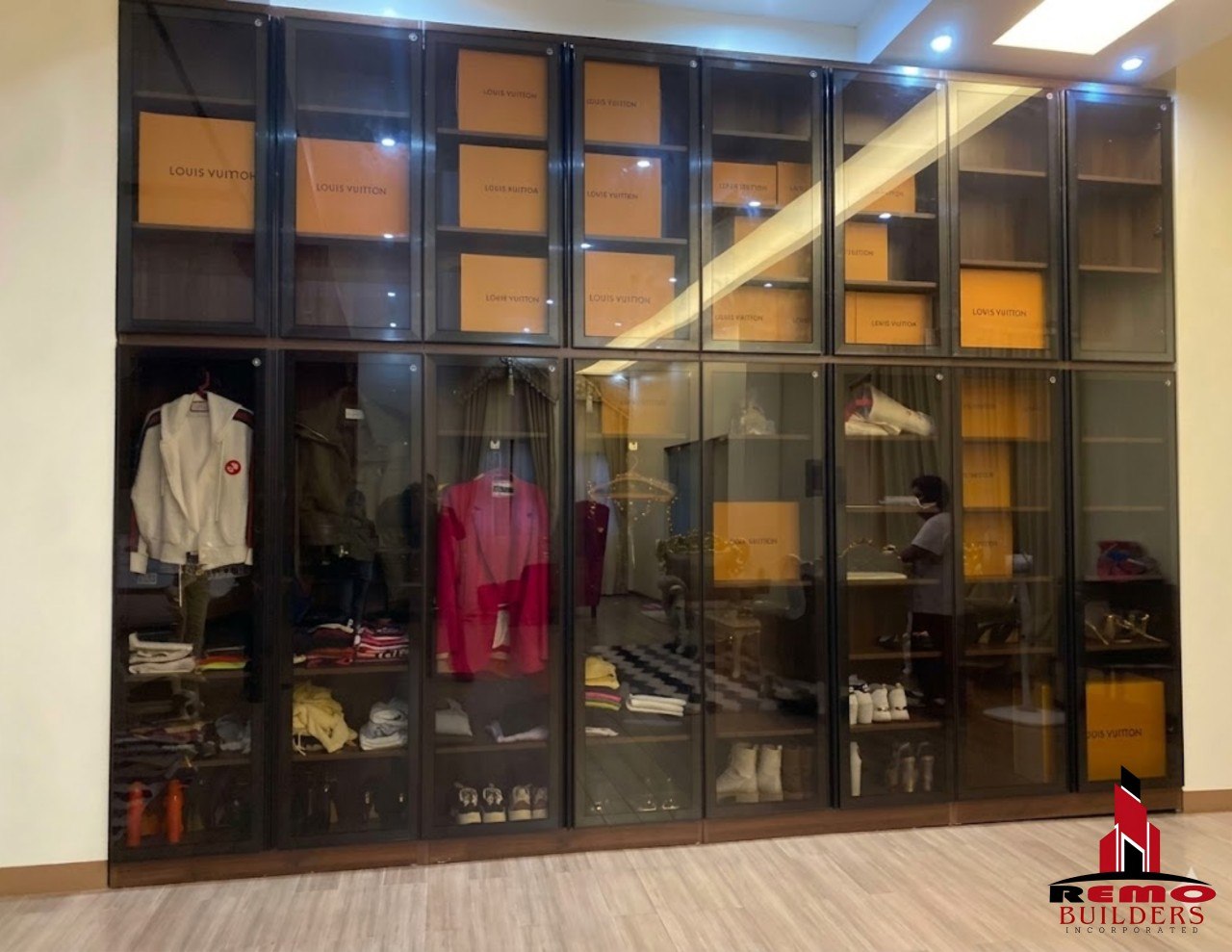 Aluminum Showcase Displayer with 10MM Tempered Bronze Glass